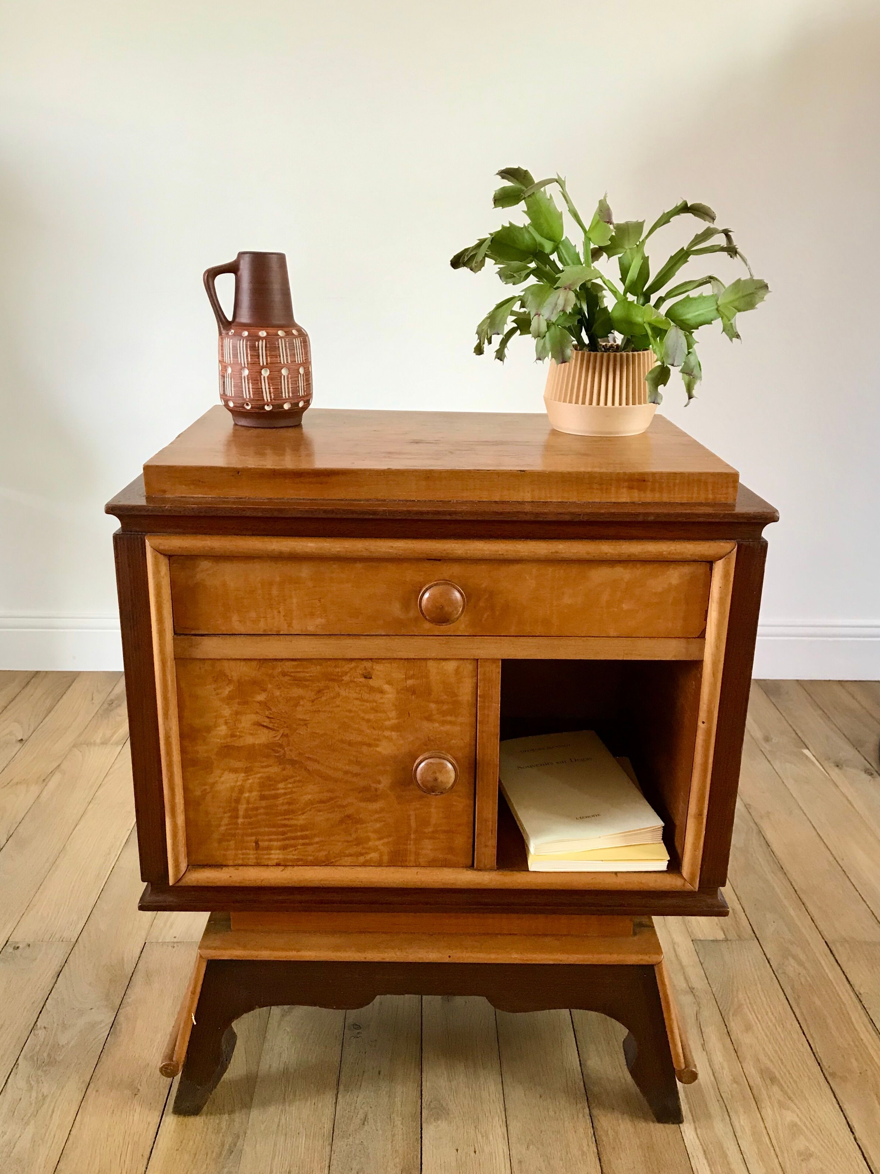 Bedside table in orm magnifying glass art deco 30s