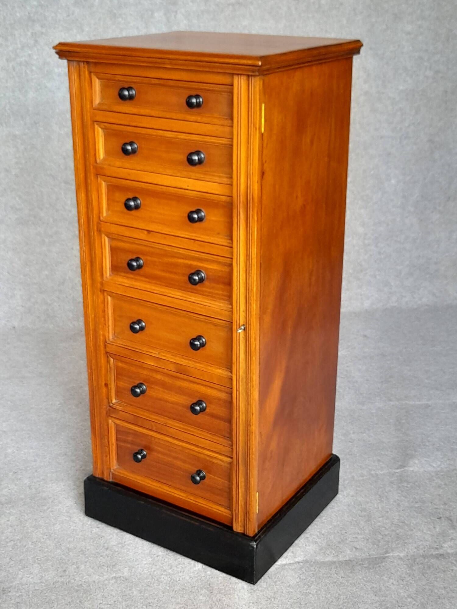 19th-century chest of drawers
