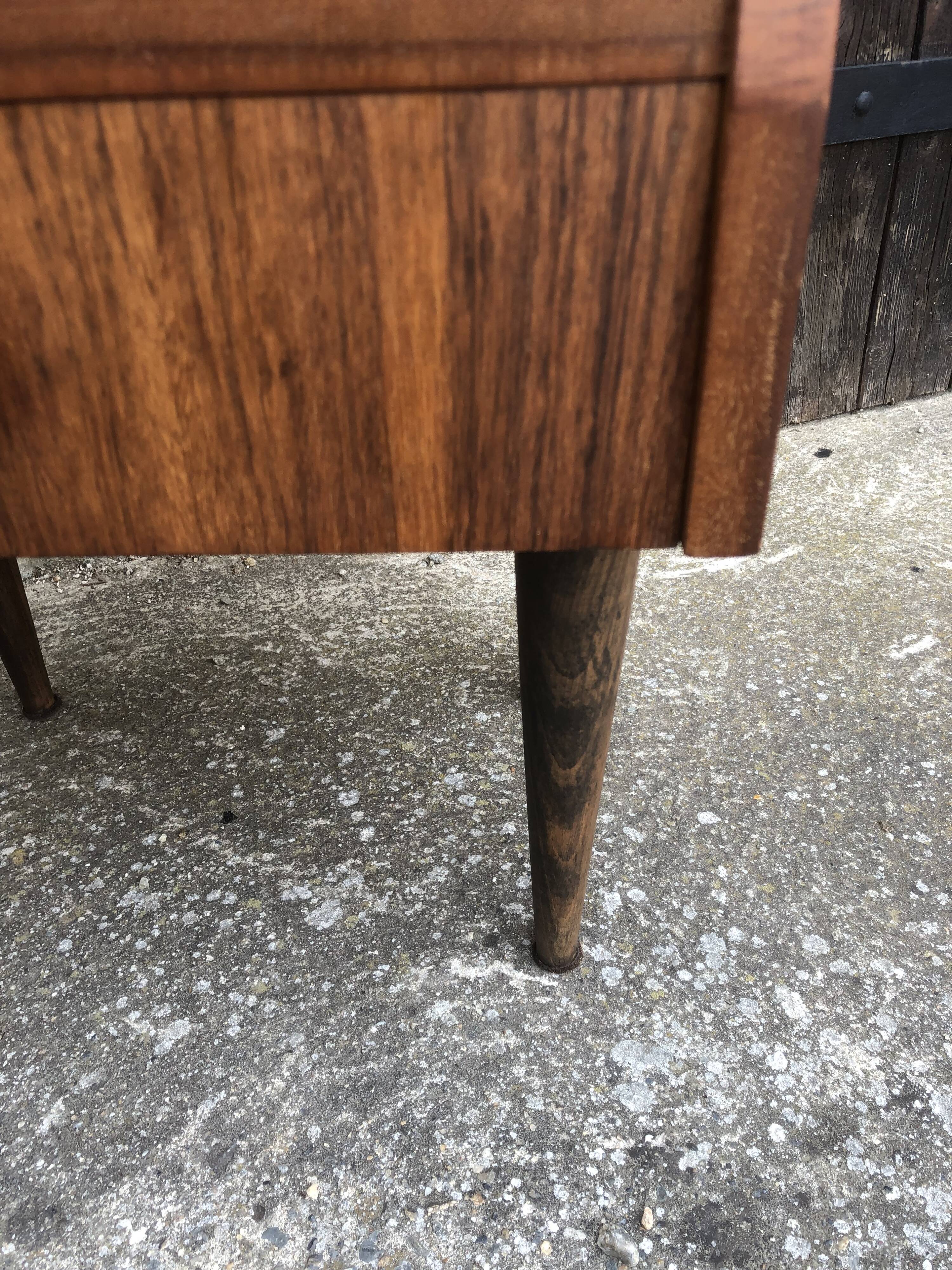 Set of 2 nightstands