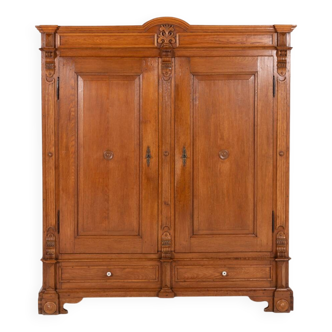 Armoire en chêne de provenance vintage