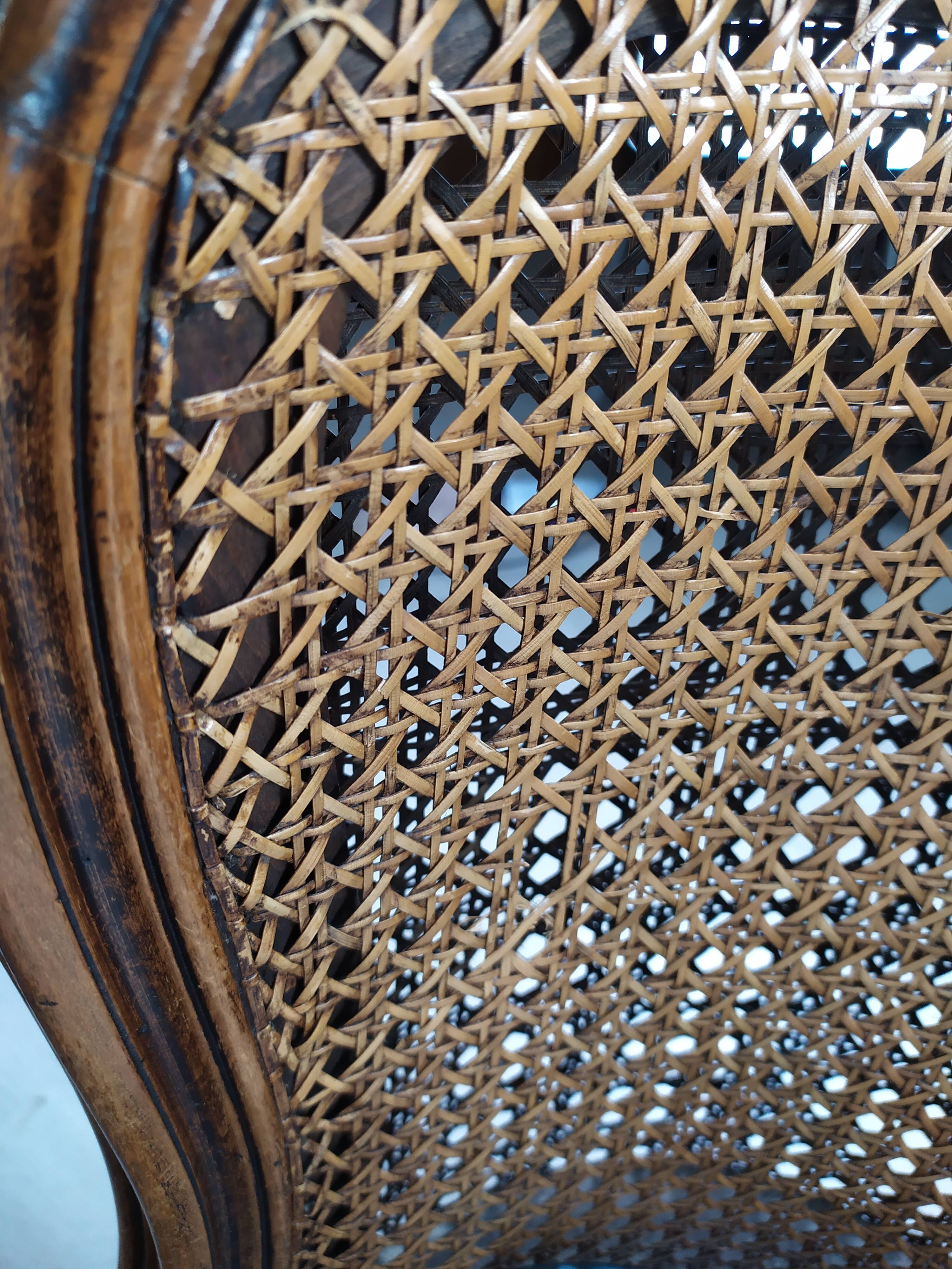 Vintage canned basket bed