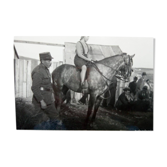 Photographie originale années 40, Fille à cheval