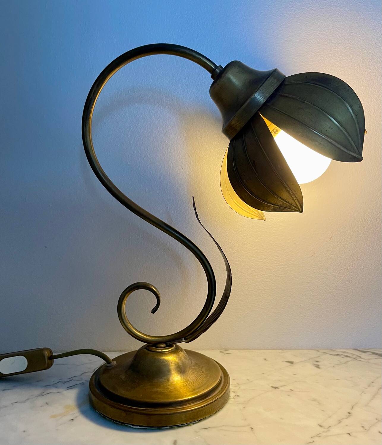 Brass flower lamp