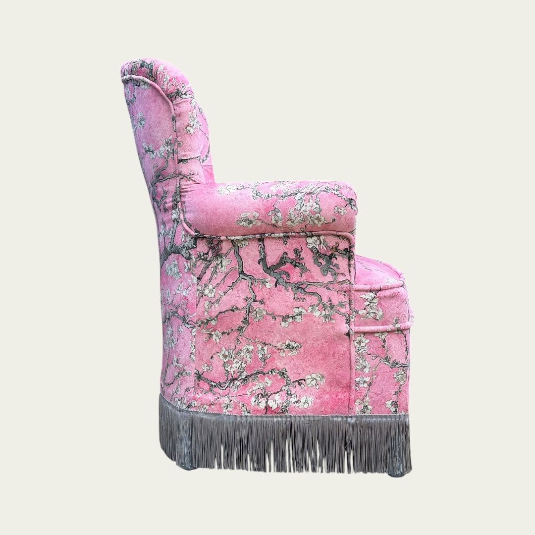 Vintage pink frog chair