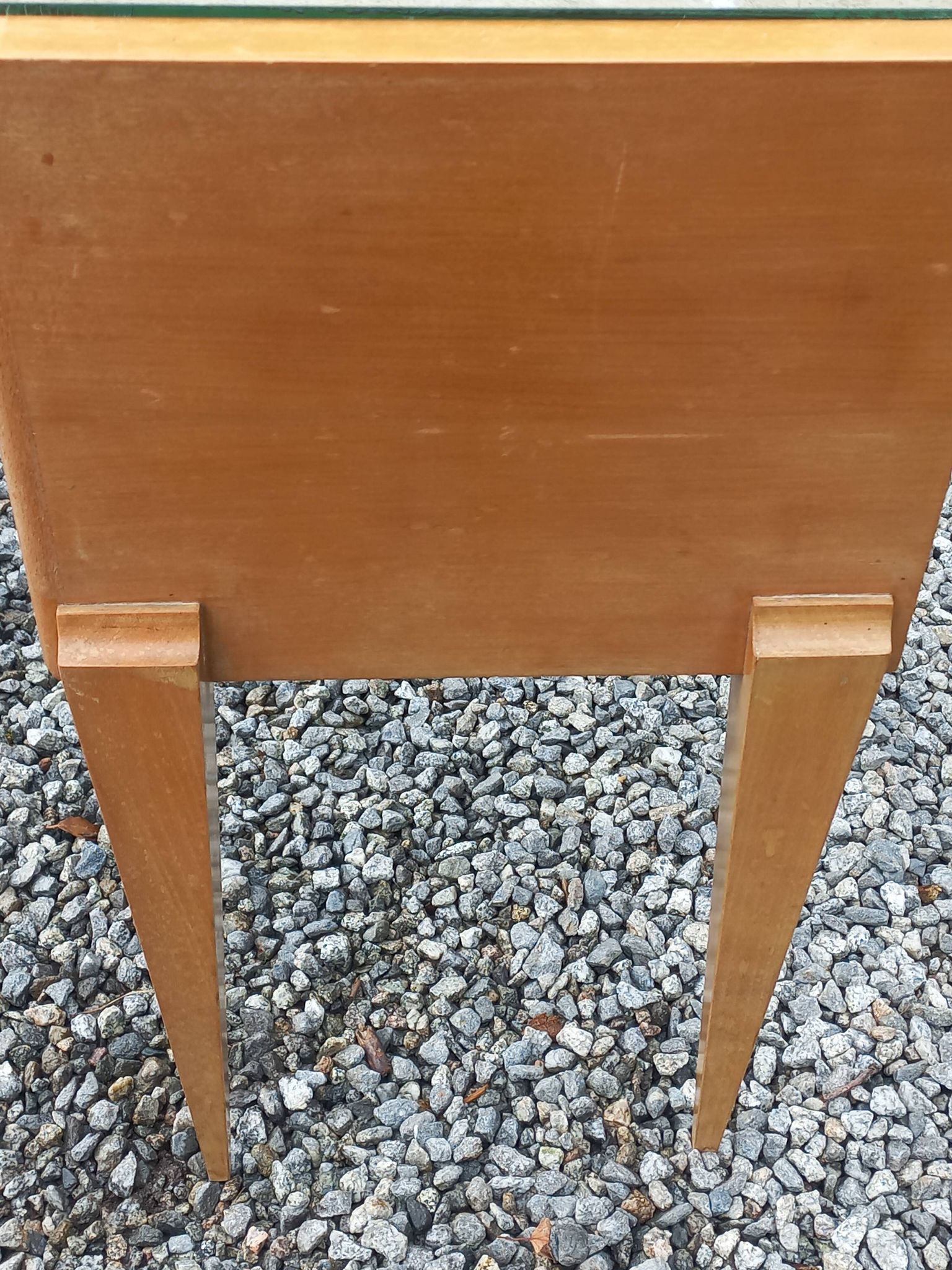 Vintage pair of bedside tables from the 1950s in sycamore and a mirror.