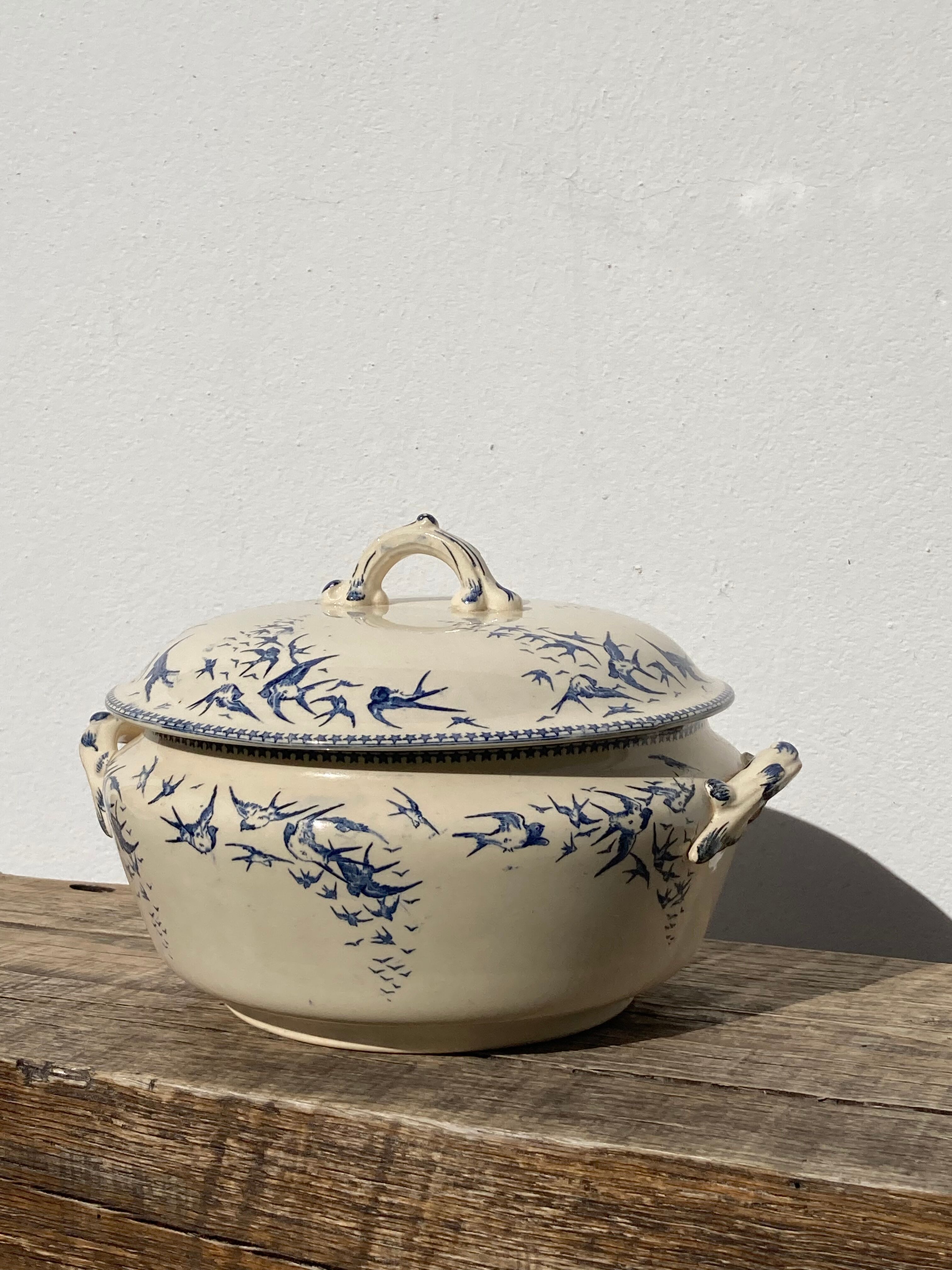 Iron earth tureen, Hirondelle model from the Lafitte factory in Bordeaux - old earthenware