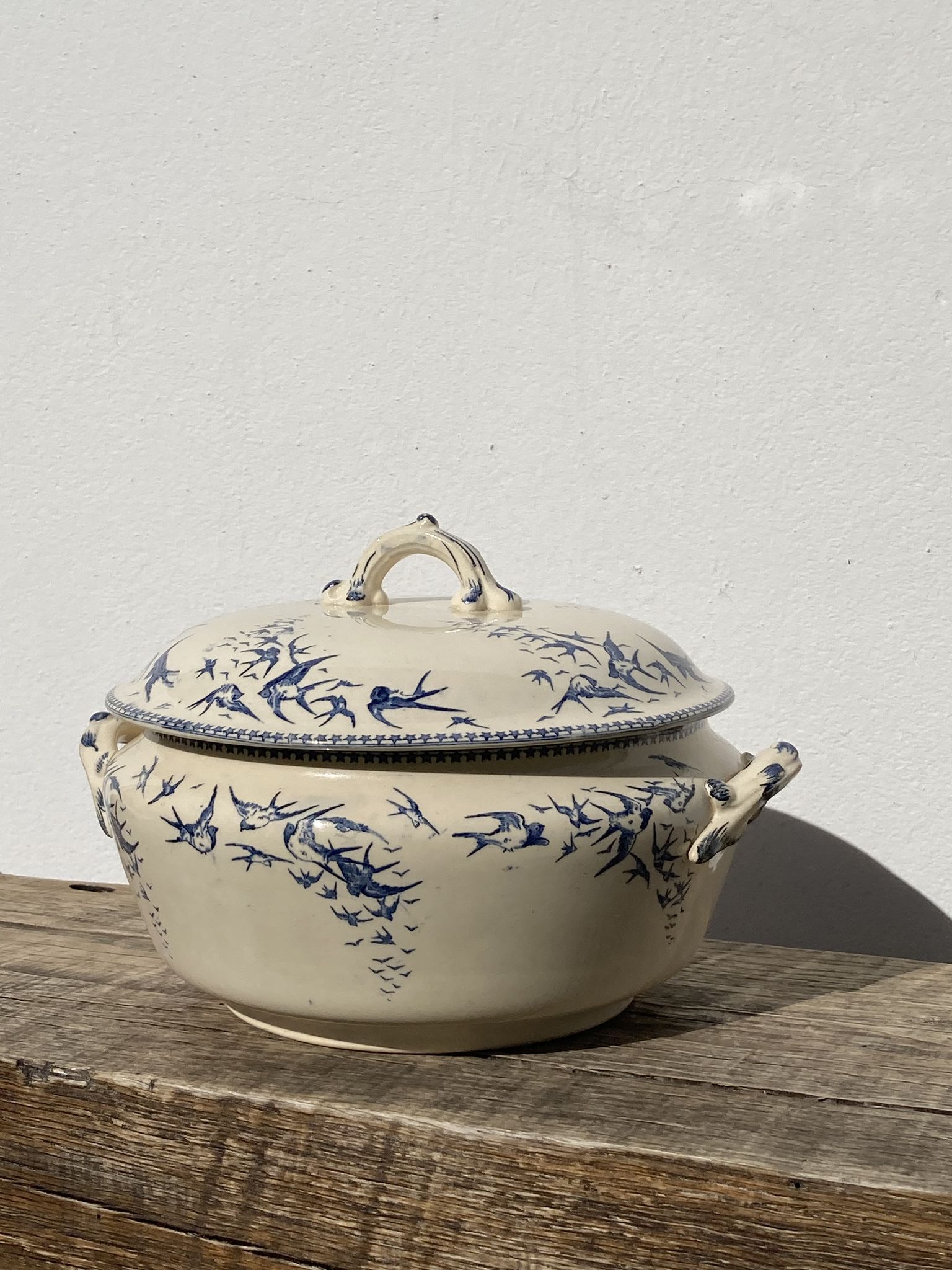 Iron earth tureen, Hirondelle model from the Lafitte factory in Bordeaux - old earthenware