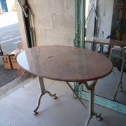 Table de jardin ancienne en fonte et marbre rose
