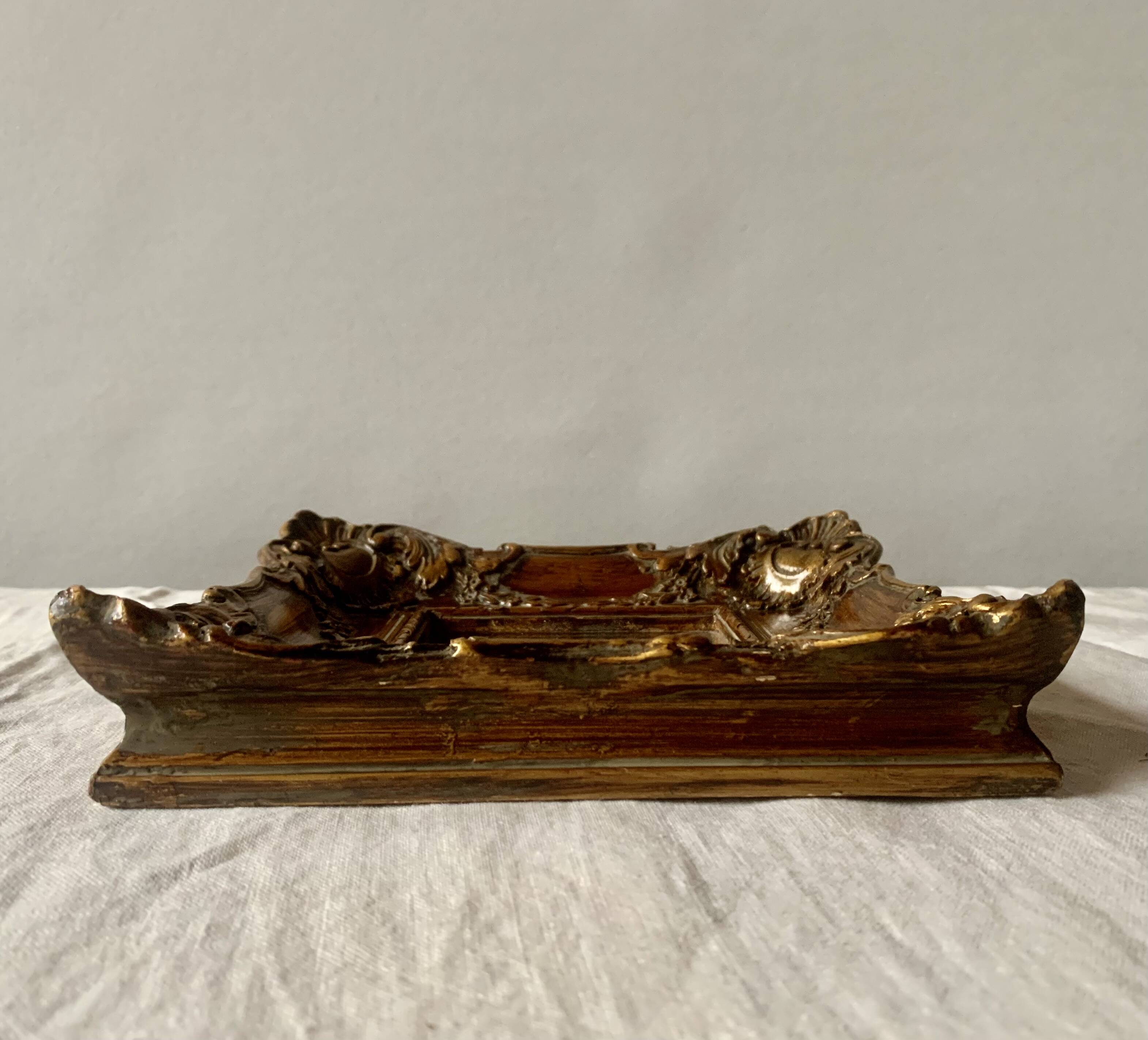 Petit cadre carré en bois sculpté doré style rococo