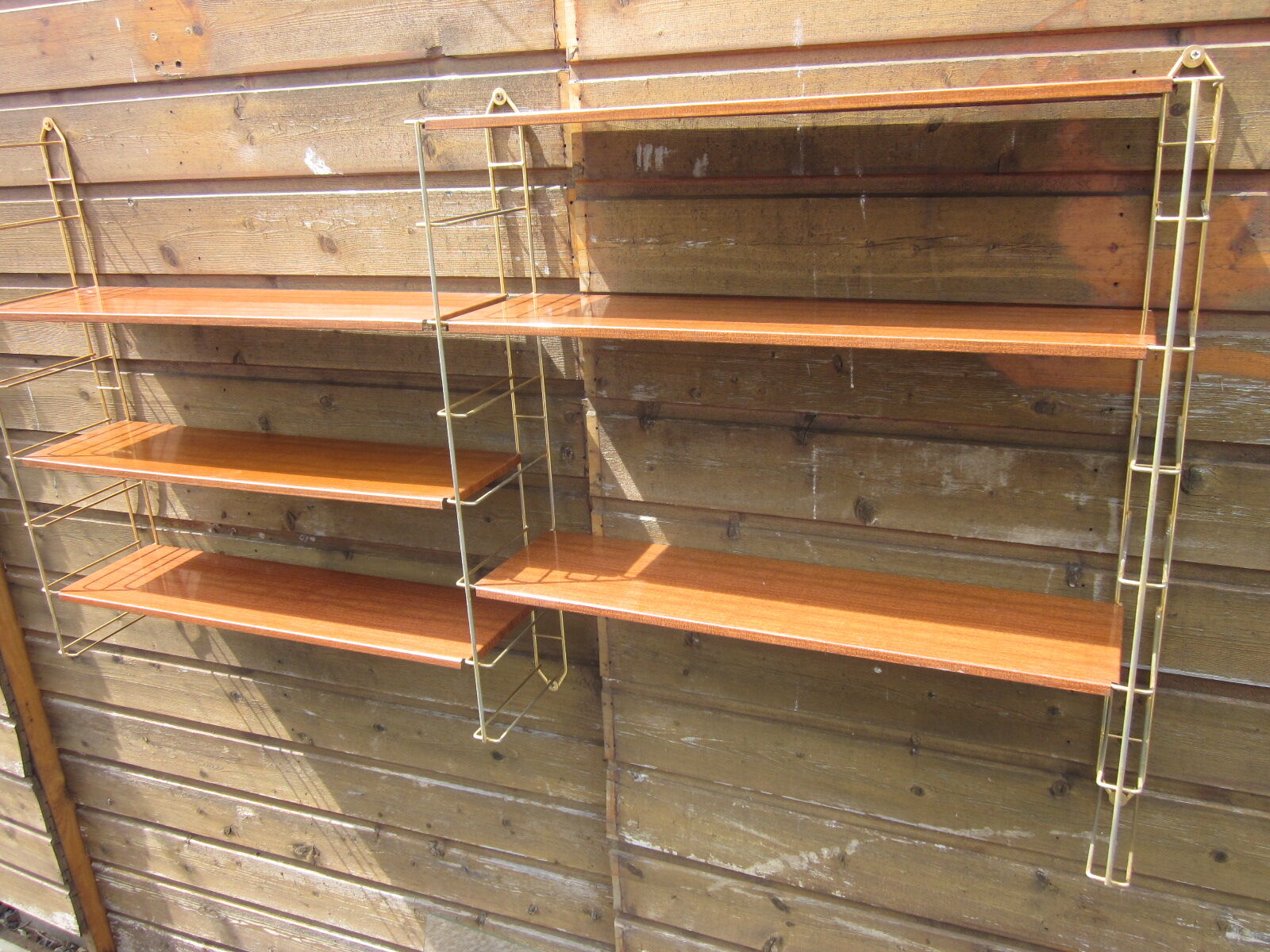 Modular shelves for 60 years in metal