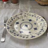 Assiette en porcelaine blanche motif bleu floral
