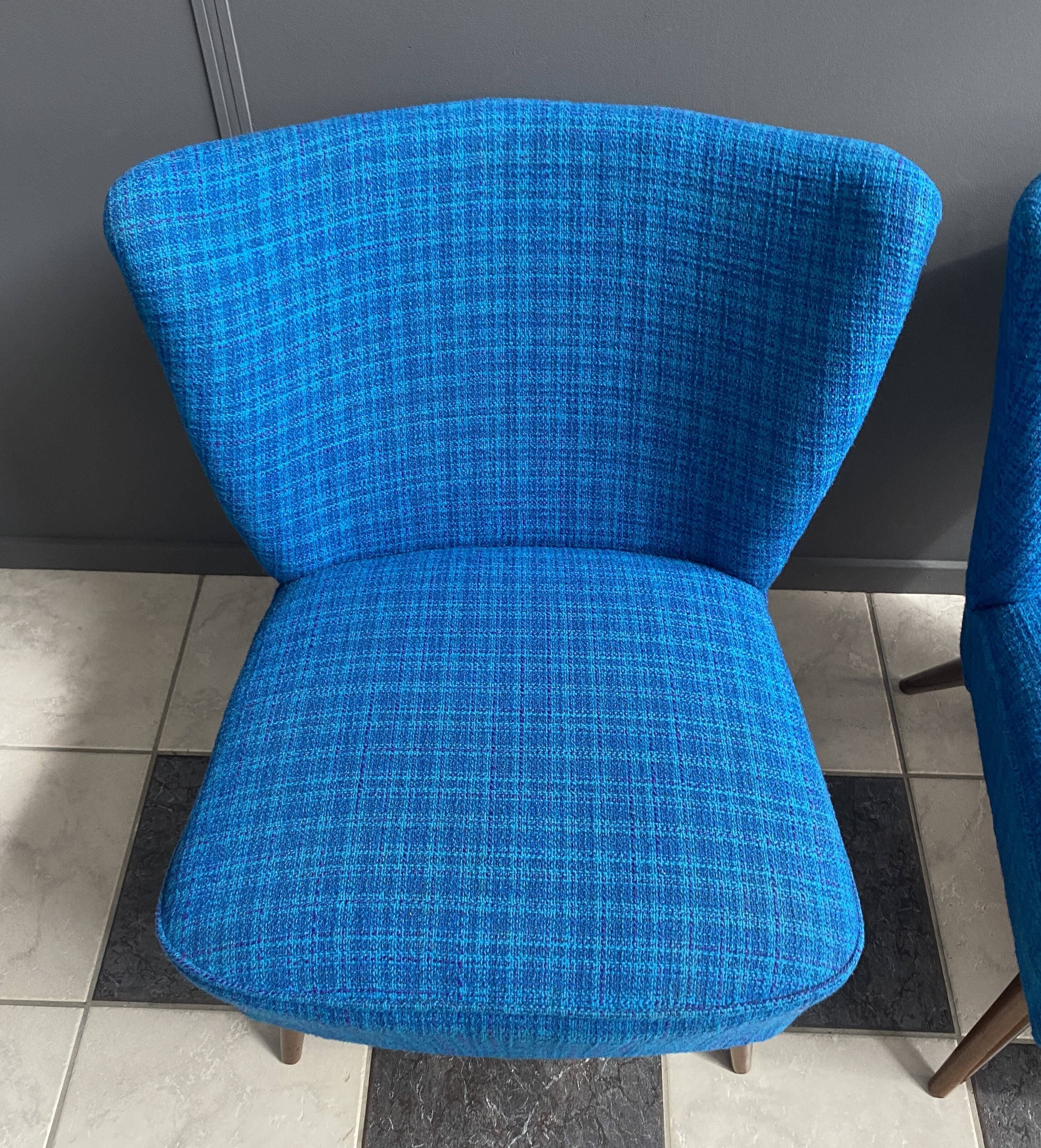 ensemble de 2 chaises de cocktail bleues des années 1960