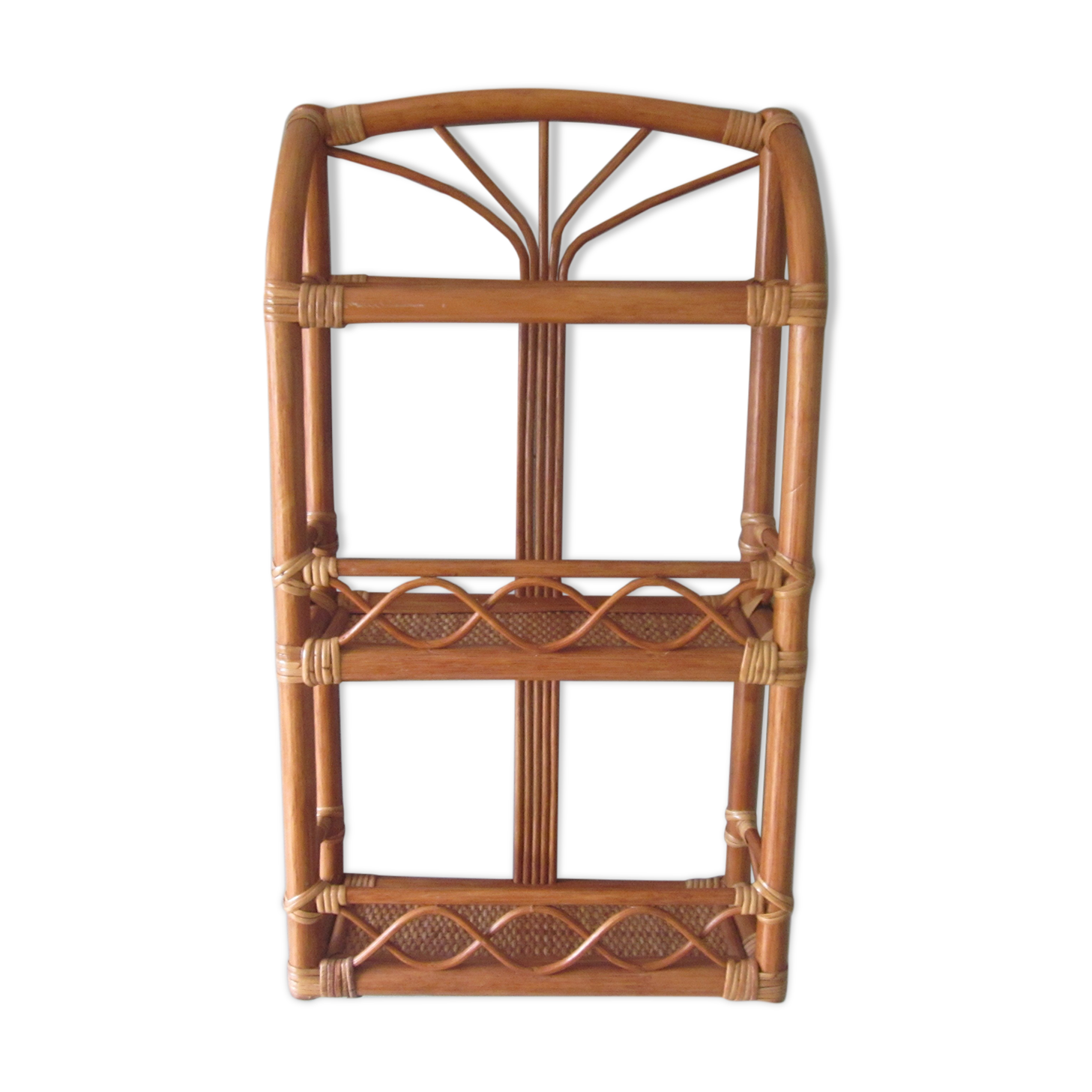 Etagere murale en rotin
