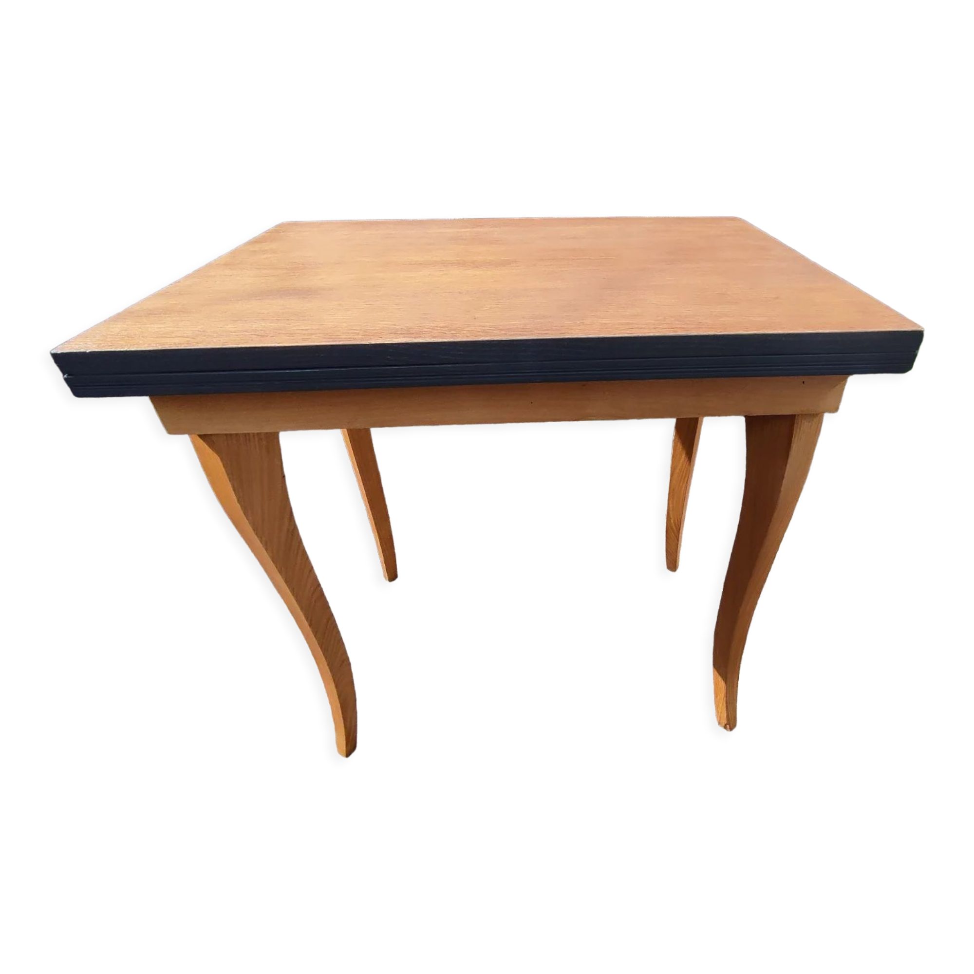 Expandable wooden table