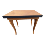 Expandable wooden table