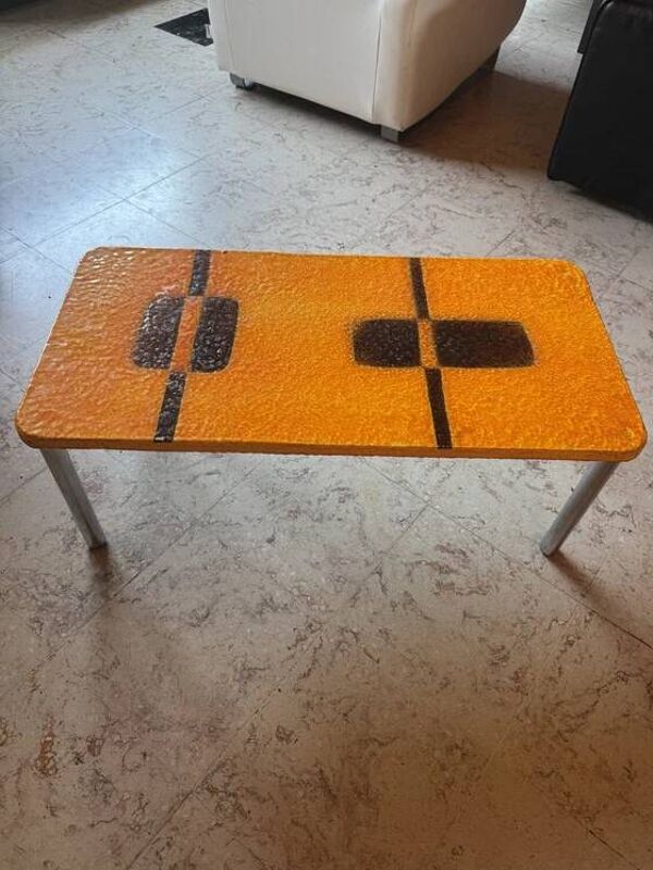 Table basse attribuée à Juliette Belartie – Résine époxy – Environ 1970