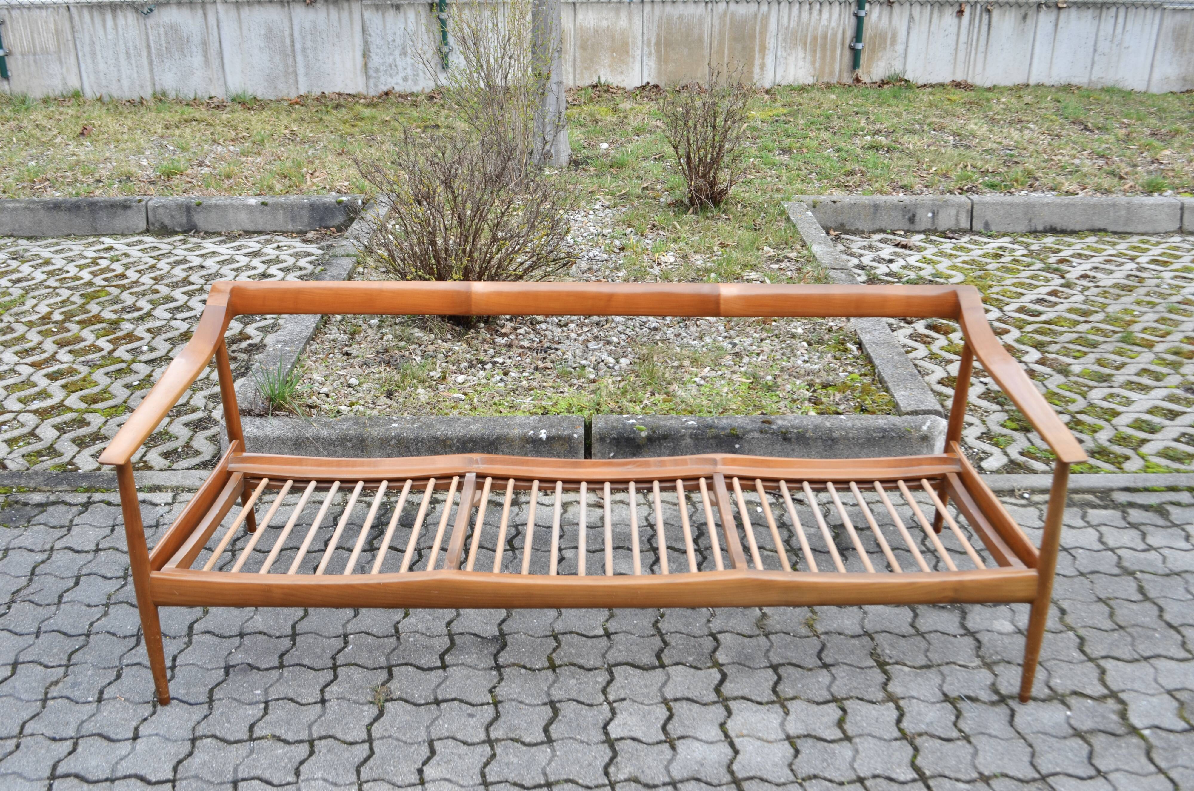 Knoll Antimott Sofa walnut