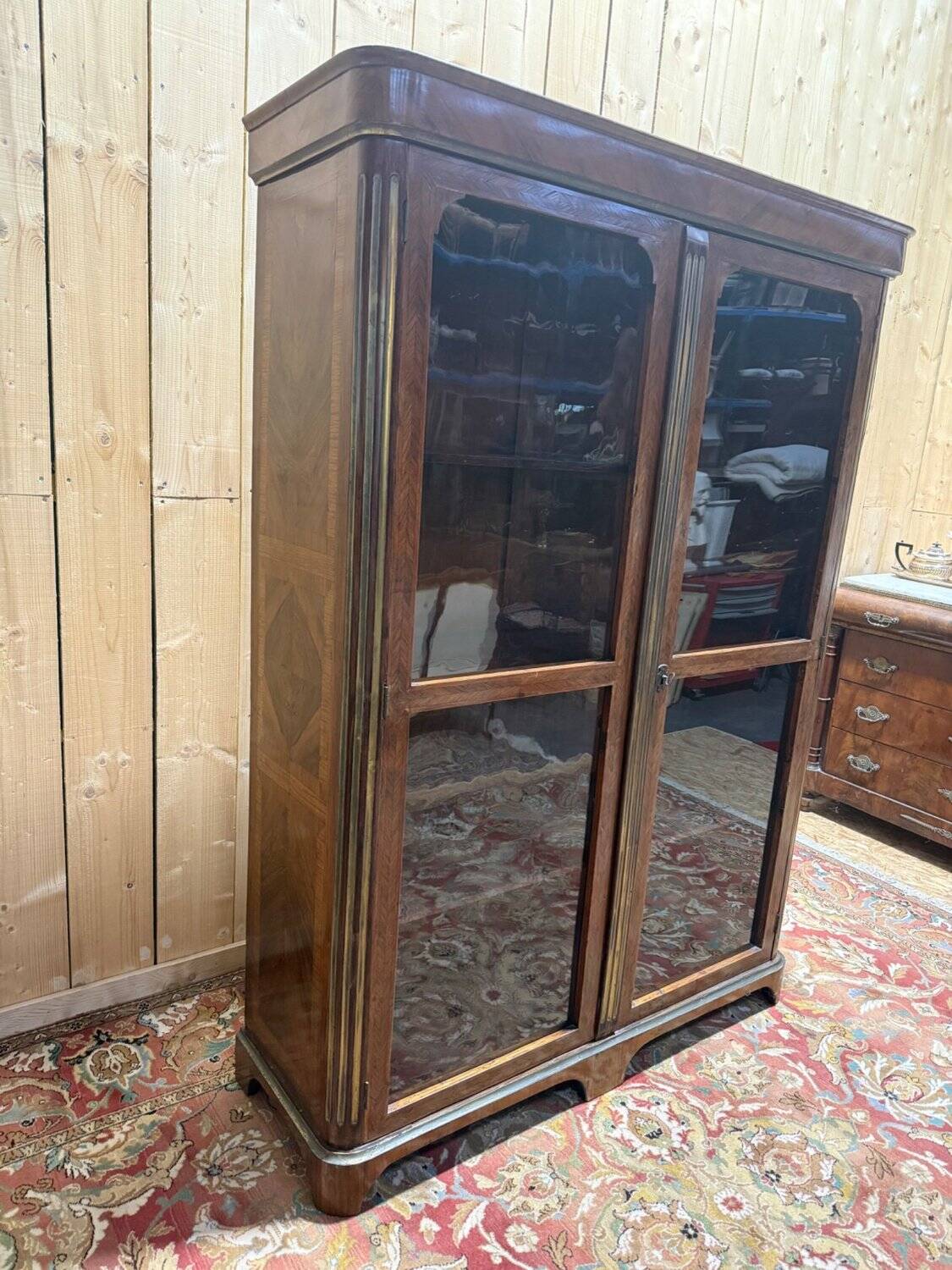 Display cabinet with two doors – Louis XVI period – Pine, marquetry and
