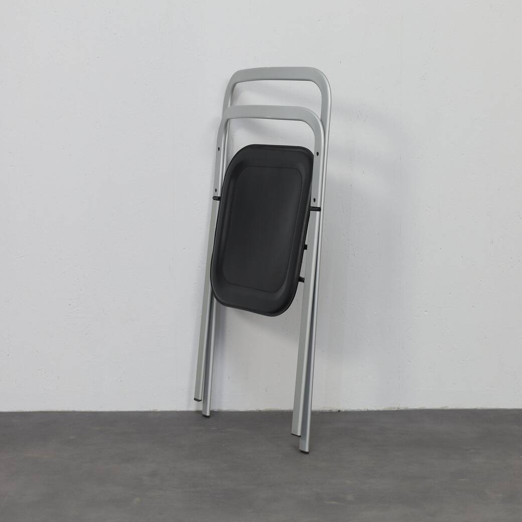 Giorgio Cattelan leather folding chairs for Cidue, Italy, 1970s.