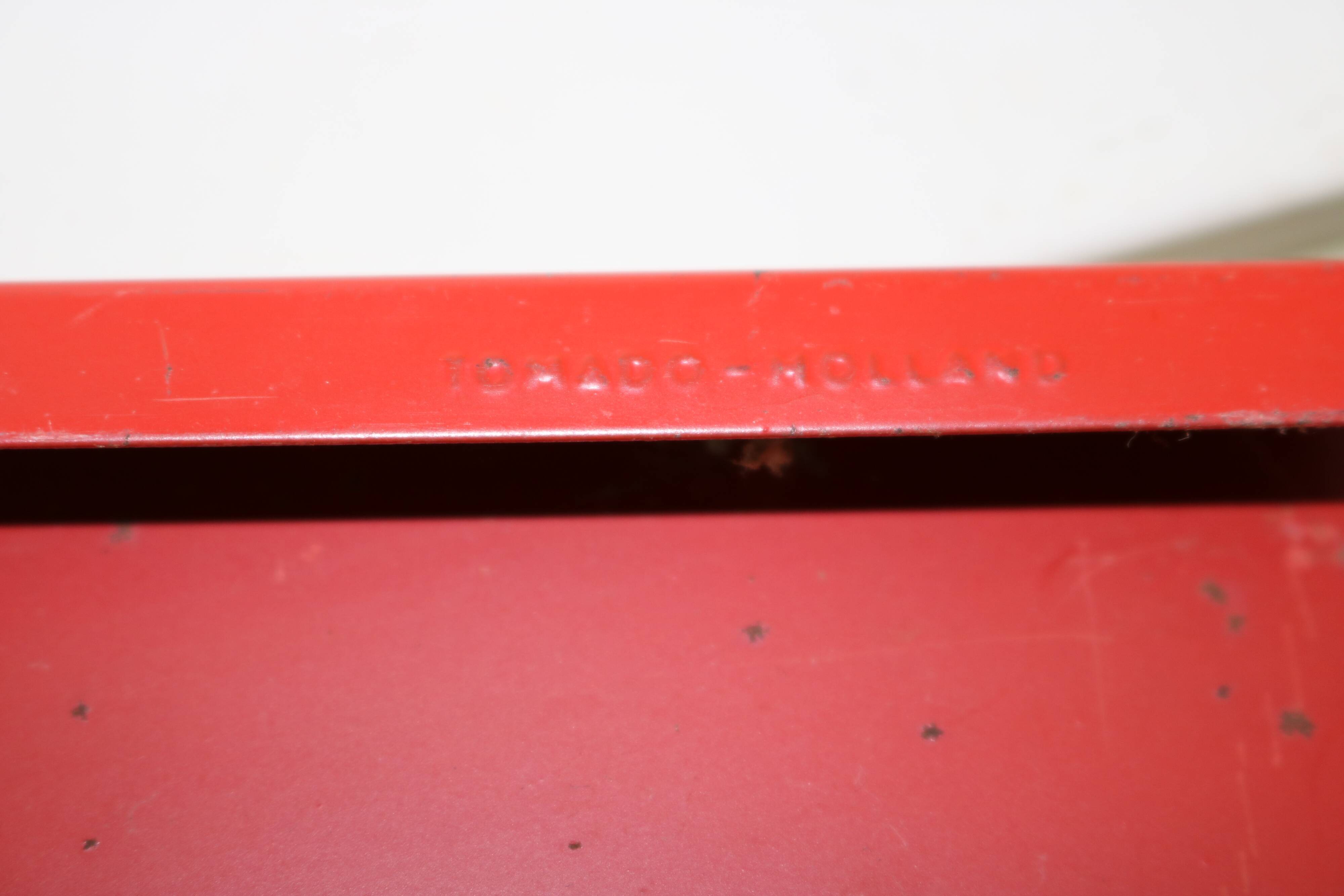 Minimalistic fifties metal metal wall system for Tomado Holland