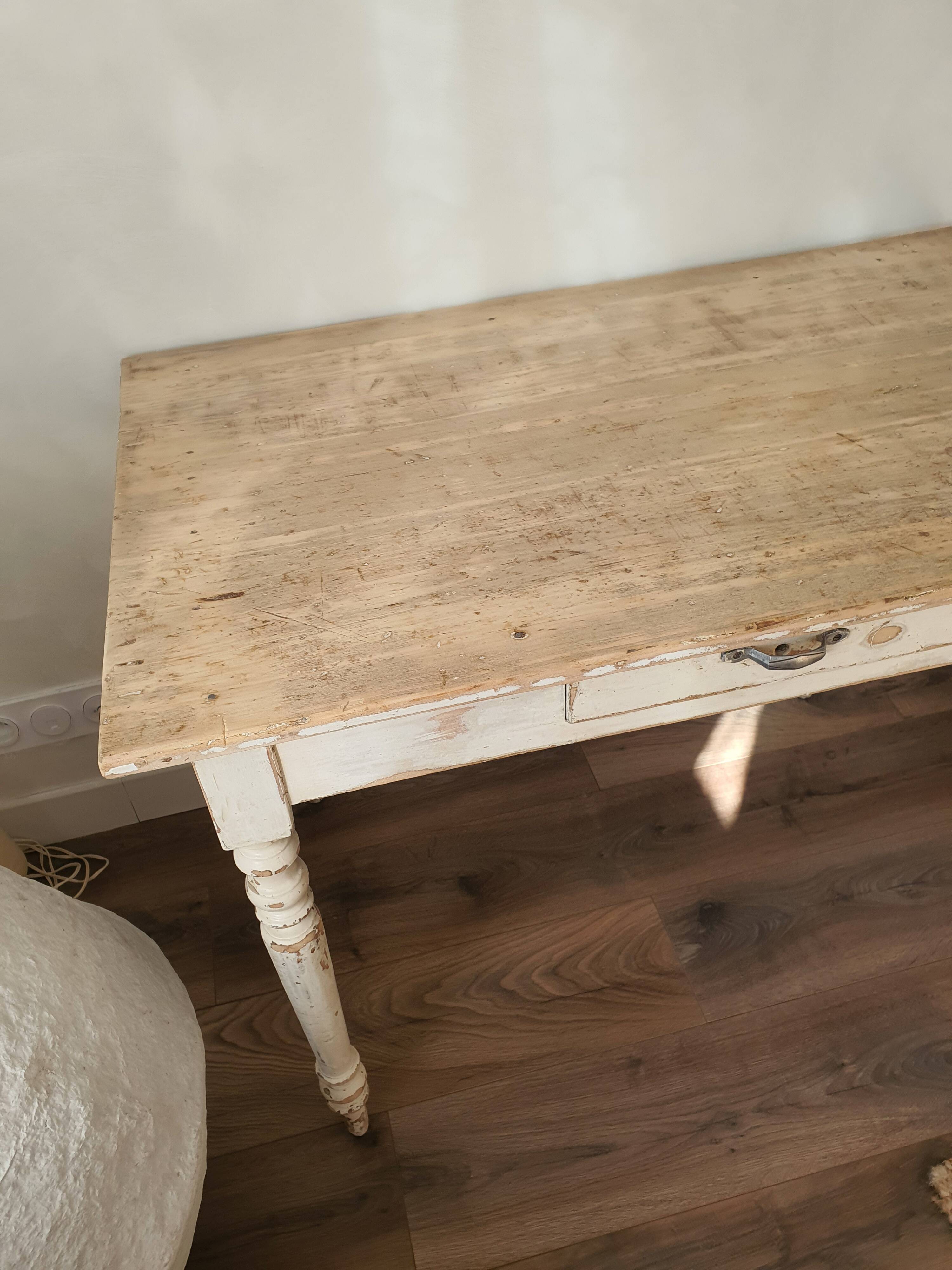 Vintage 1-drawer wooden table
