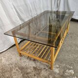 Table basse en rotin dessus verre fumé 1970