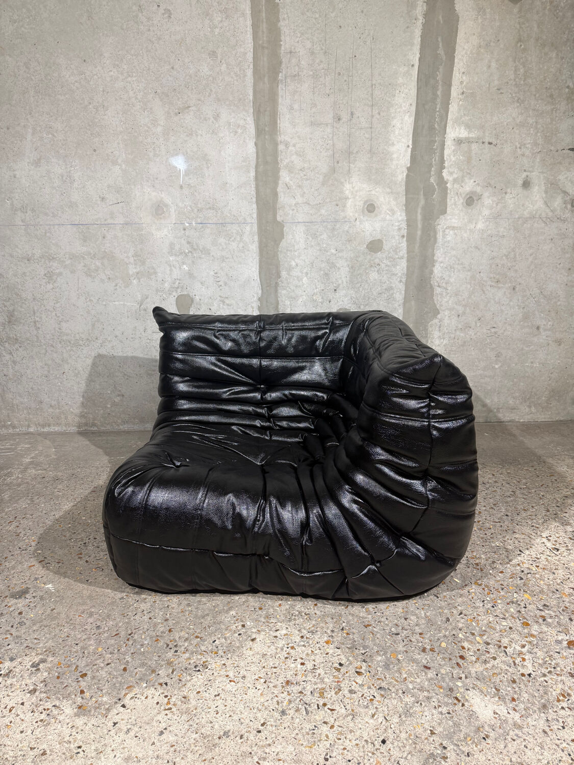 Togo angle faux leather Black - Ligne Roset