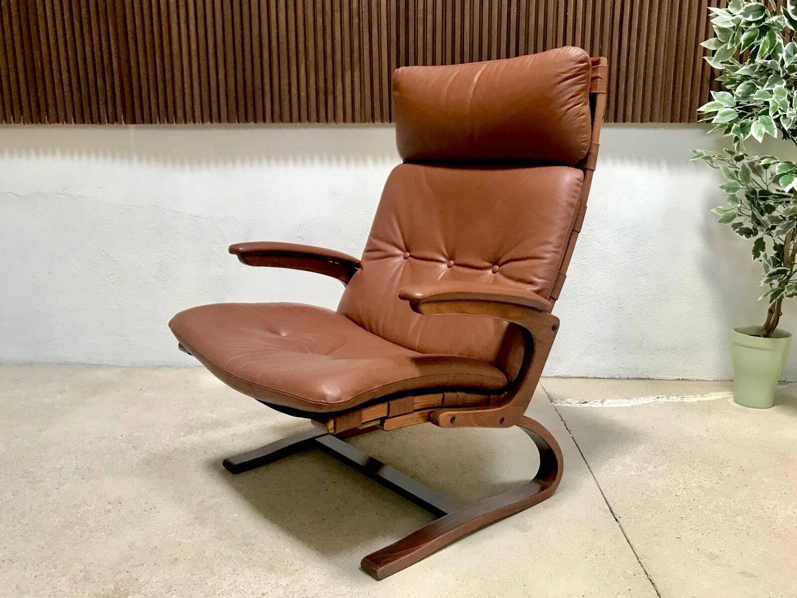 Scandinavian leather lounge chair by Elsa & Nordahl Solheim for Rybo Rykken, 1960s
