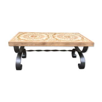 Table basse rectangulaire avec carreaux en céramique