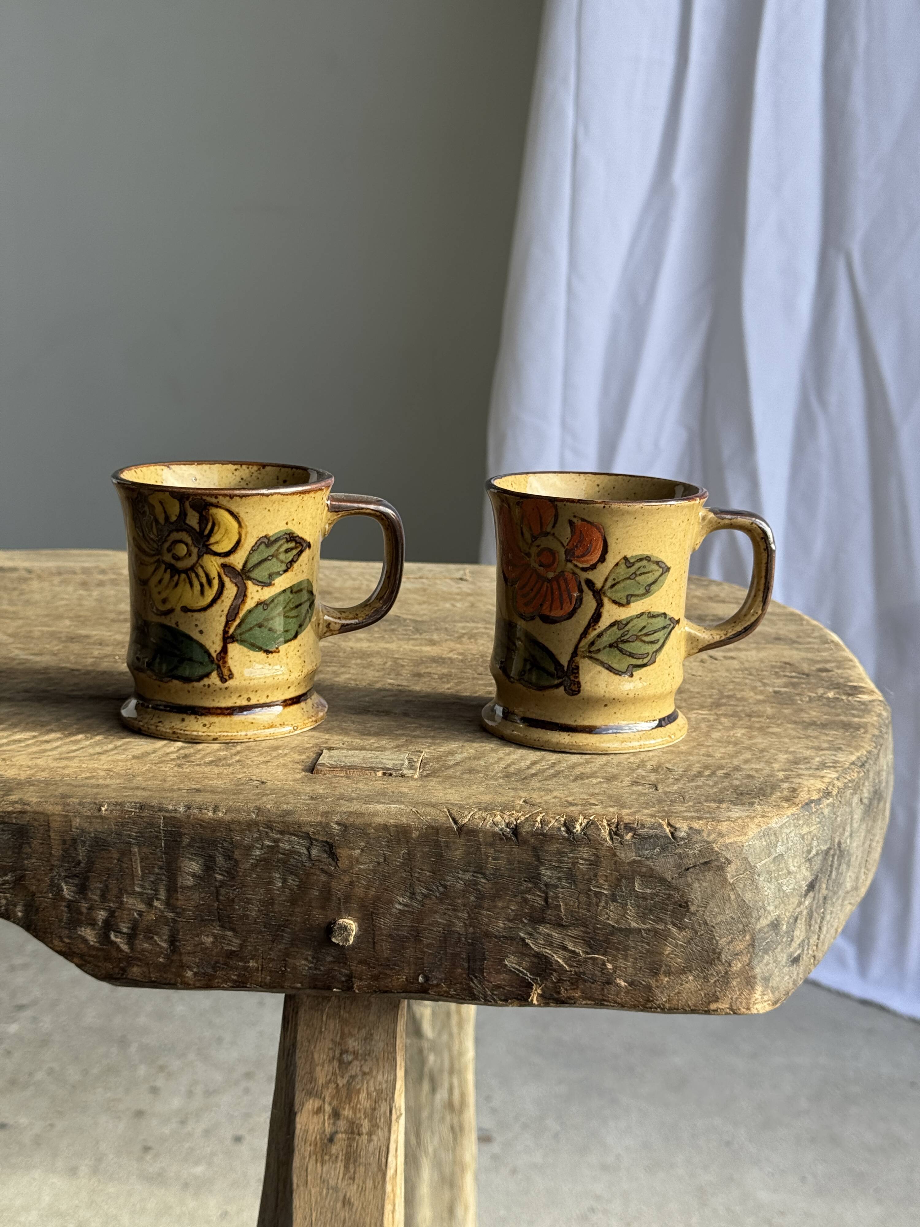 Set of 2 hand-painted flower mugs vintage stoneware H9.5