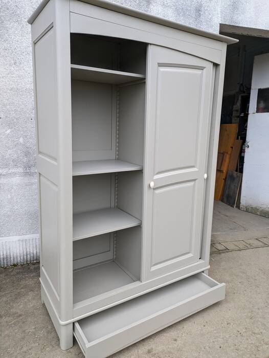 wardrobe, removable shelves