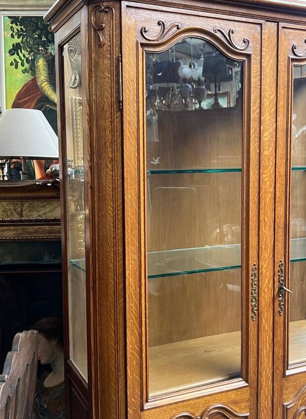 Louis XV style display cabinet. Solid oak.