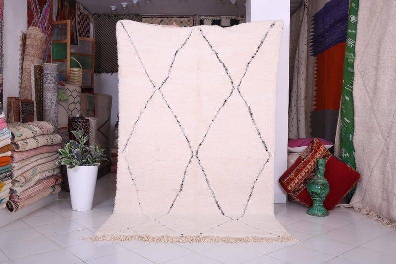 Handmade Moroccan Berber rug from the Atlas, size 1.4/2.6 m.