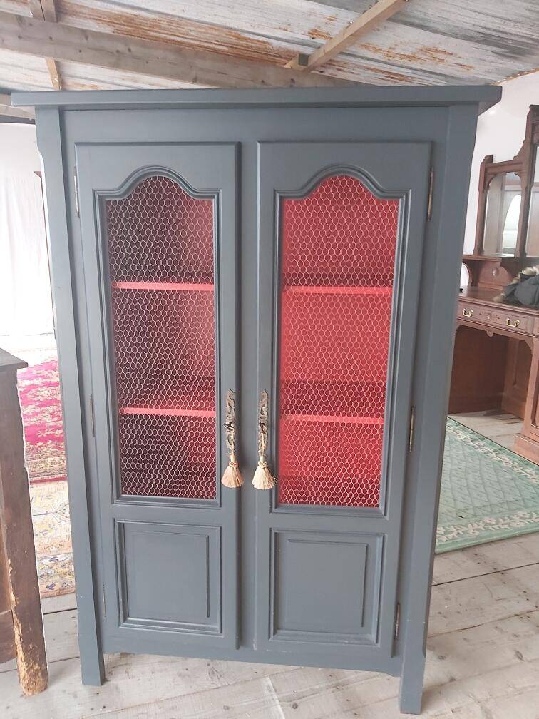 Painted showcase