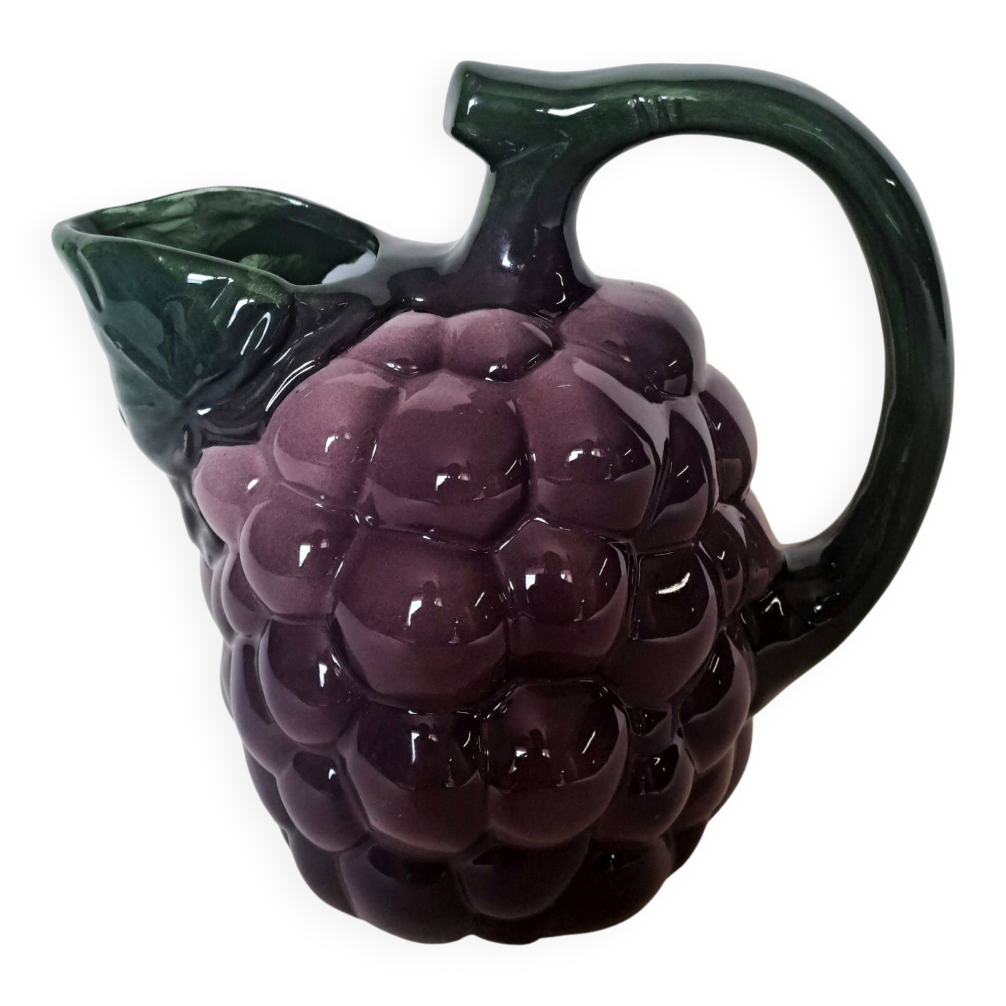 Jug in slipware Grape cluster