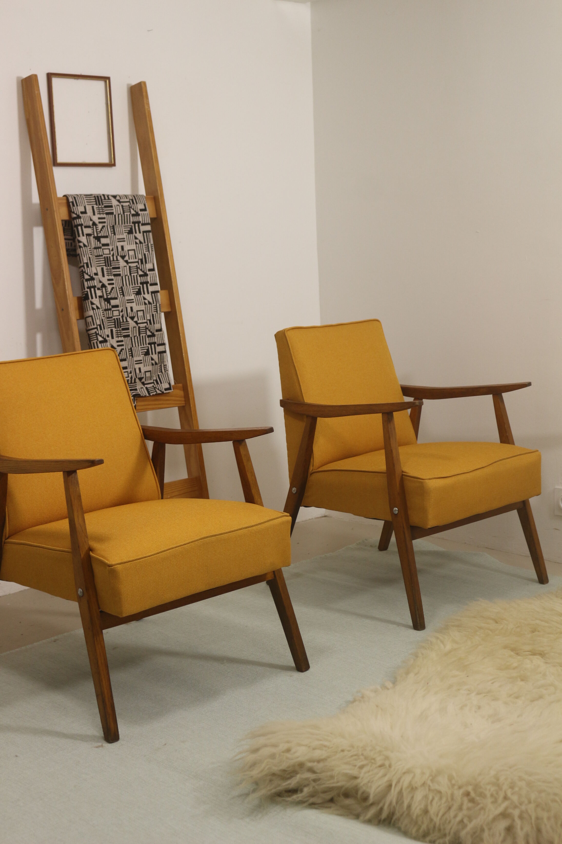 Pair of Scandinavian armchairs 1960 curved armrests. Ref Mimosa
