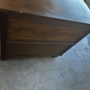 Vintage oak and veneer chest of drawers with 4 drawers.