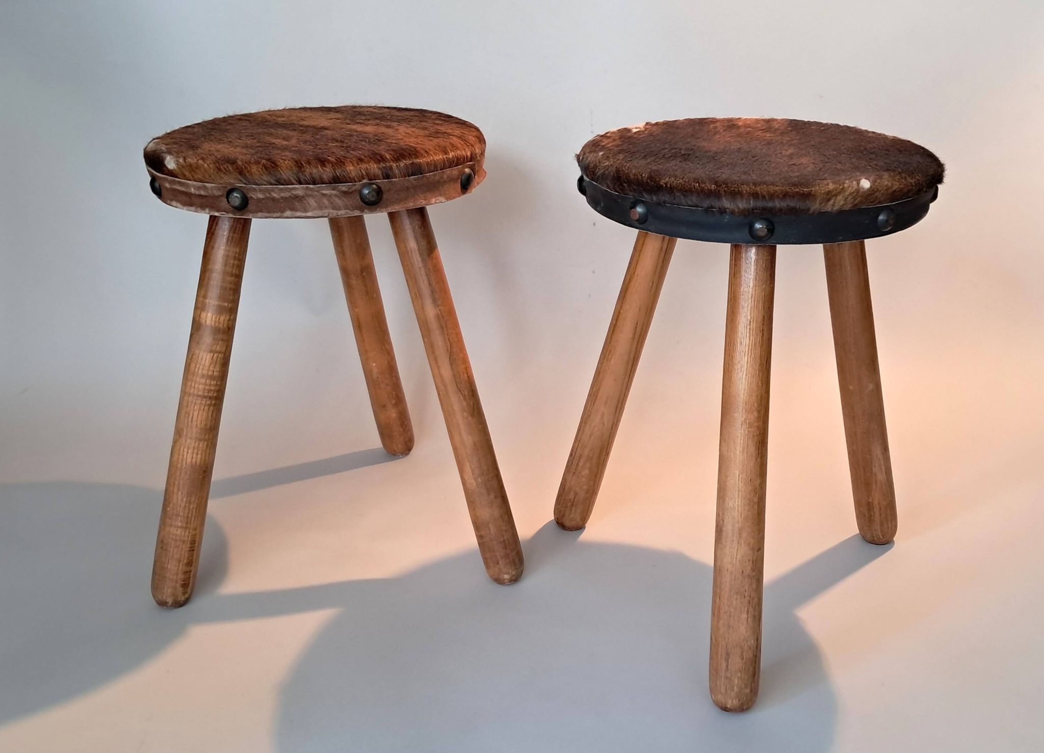 Paire de tabourets tripodes brutaliste 1950/1960.