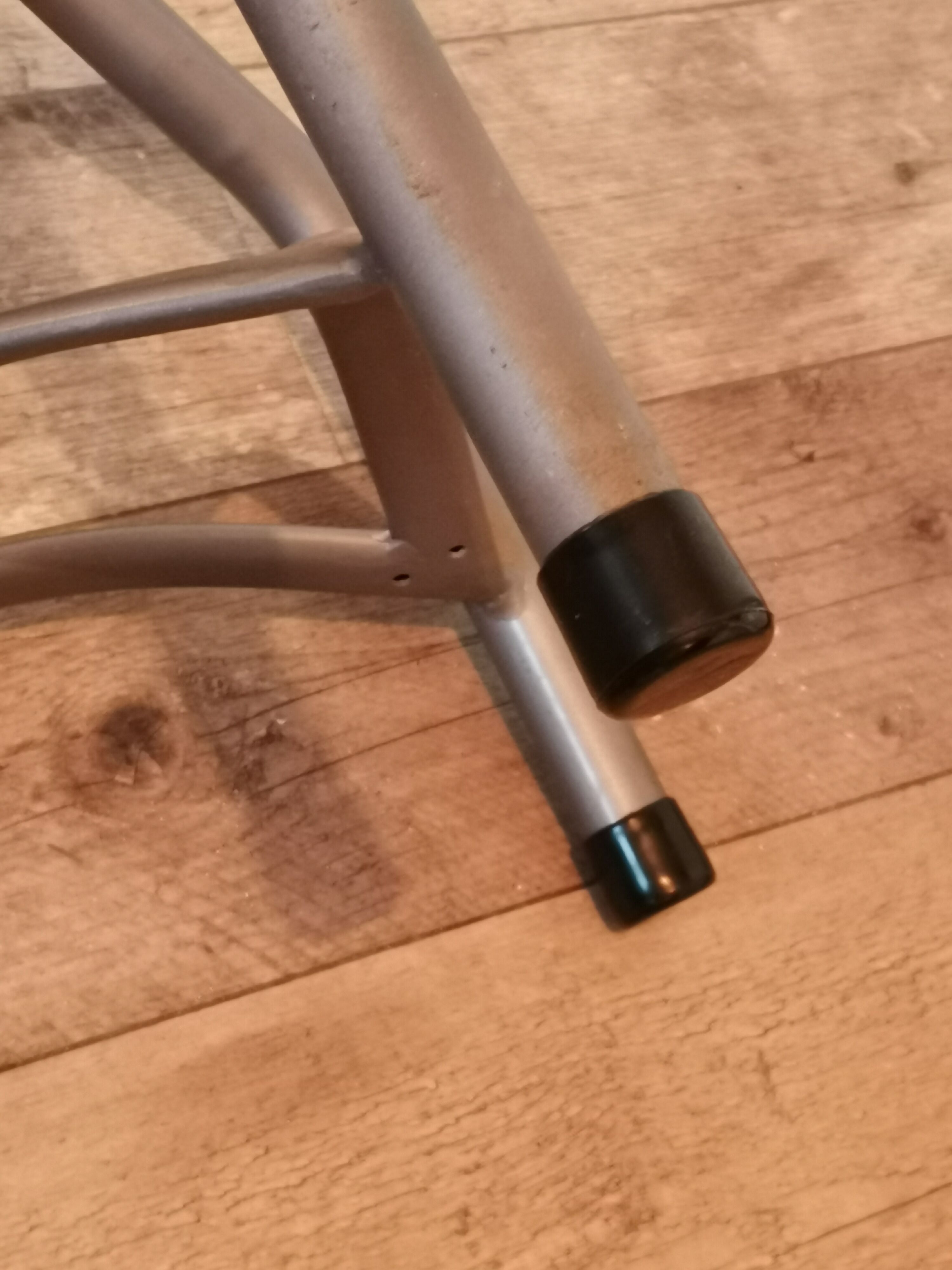Tabouret industriel à vis