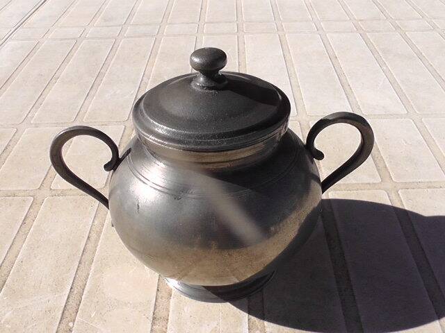 Fine pewter tea pot