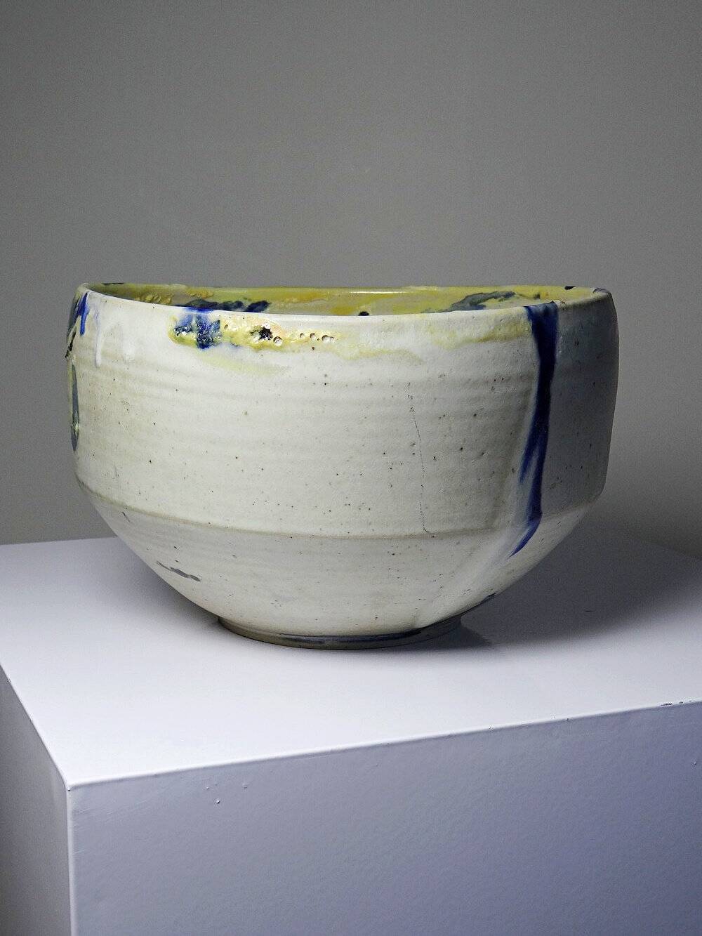 Large hand-turned stoneware salad bowl, signed, vintage from the 80s to 2000s.