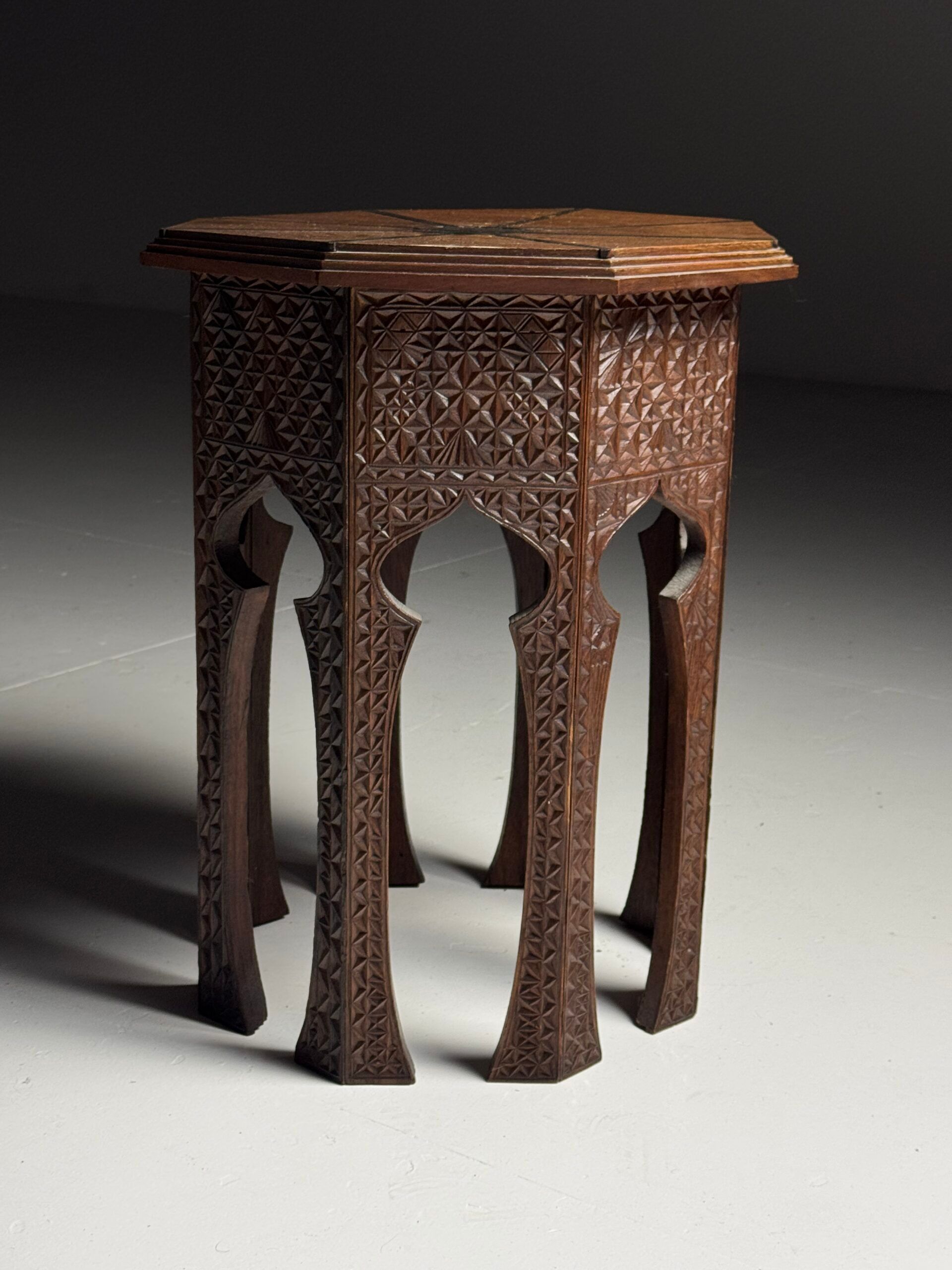 Table d'appoint anglo-indienne vers 1900