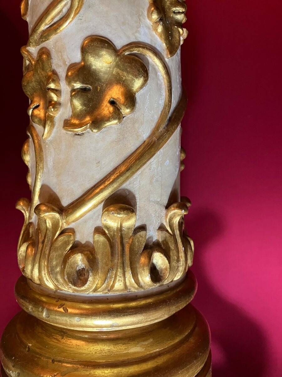 Italian Pedestal Column in White Lacquer and Gold Leaf