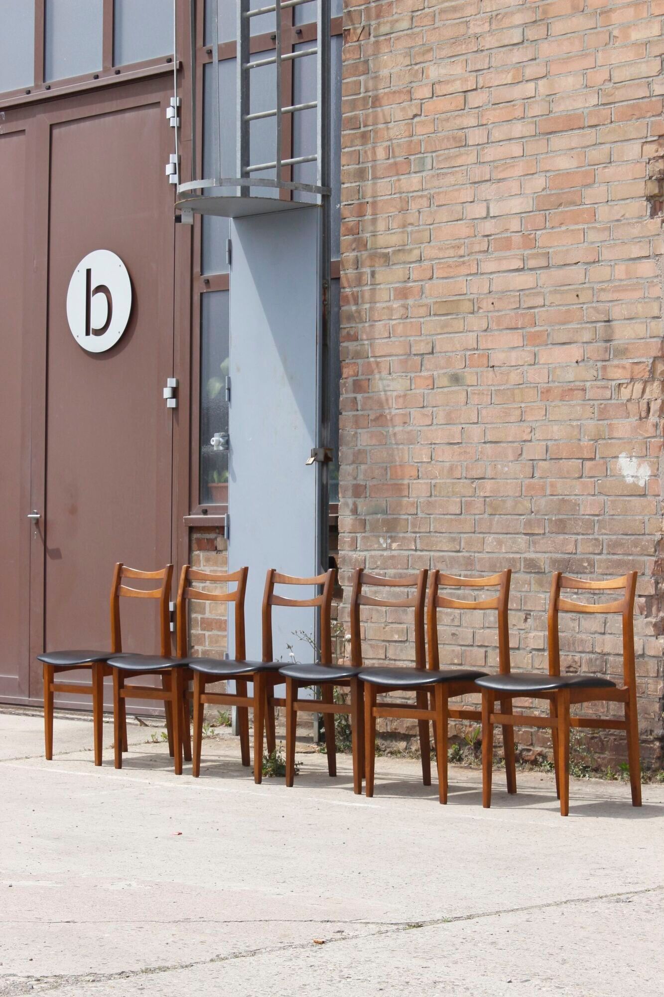 Set of 6 Scandinavian chairs in beech and black skaï, 1960s