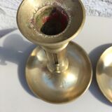 Paire de bougeoirs anciens en laiton à poussoir