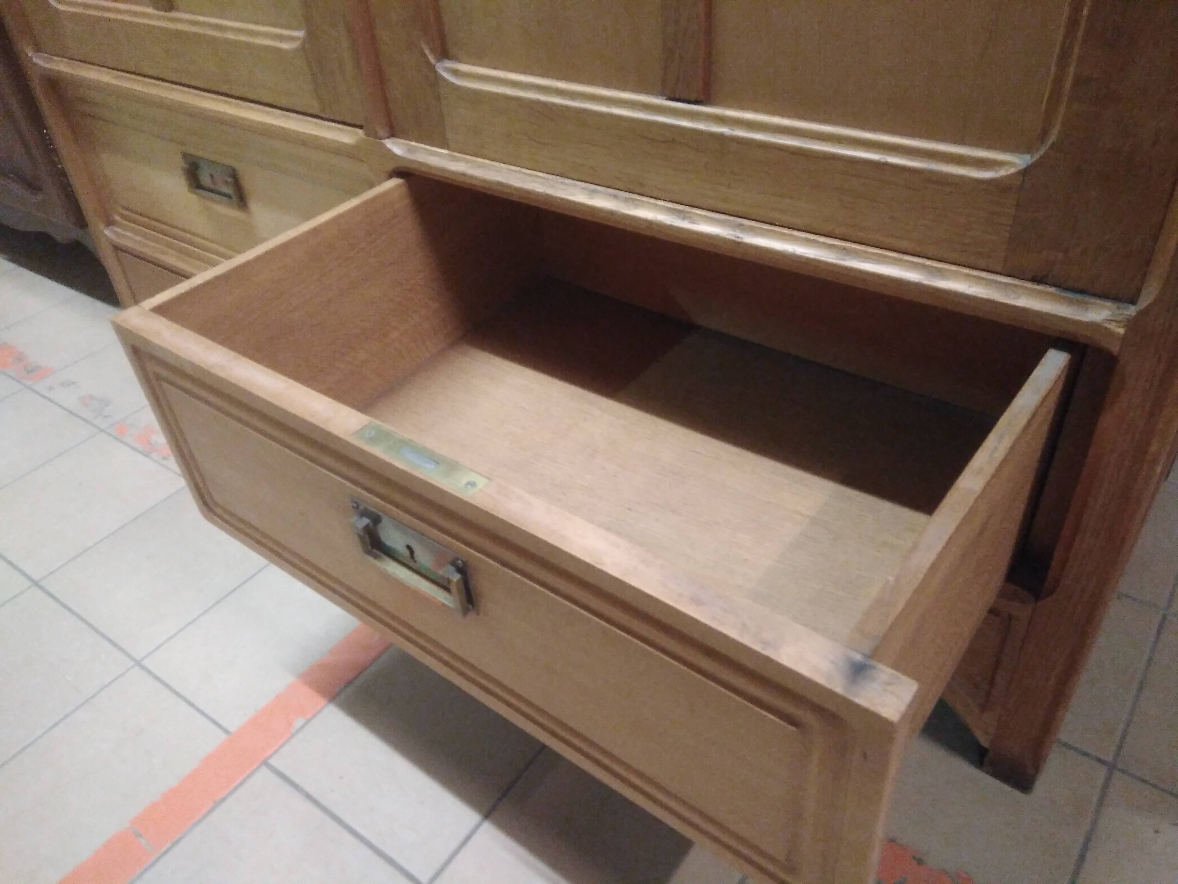 Former Parisian cabinet high in oak with pediment - 50s