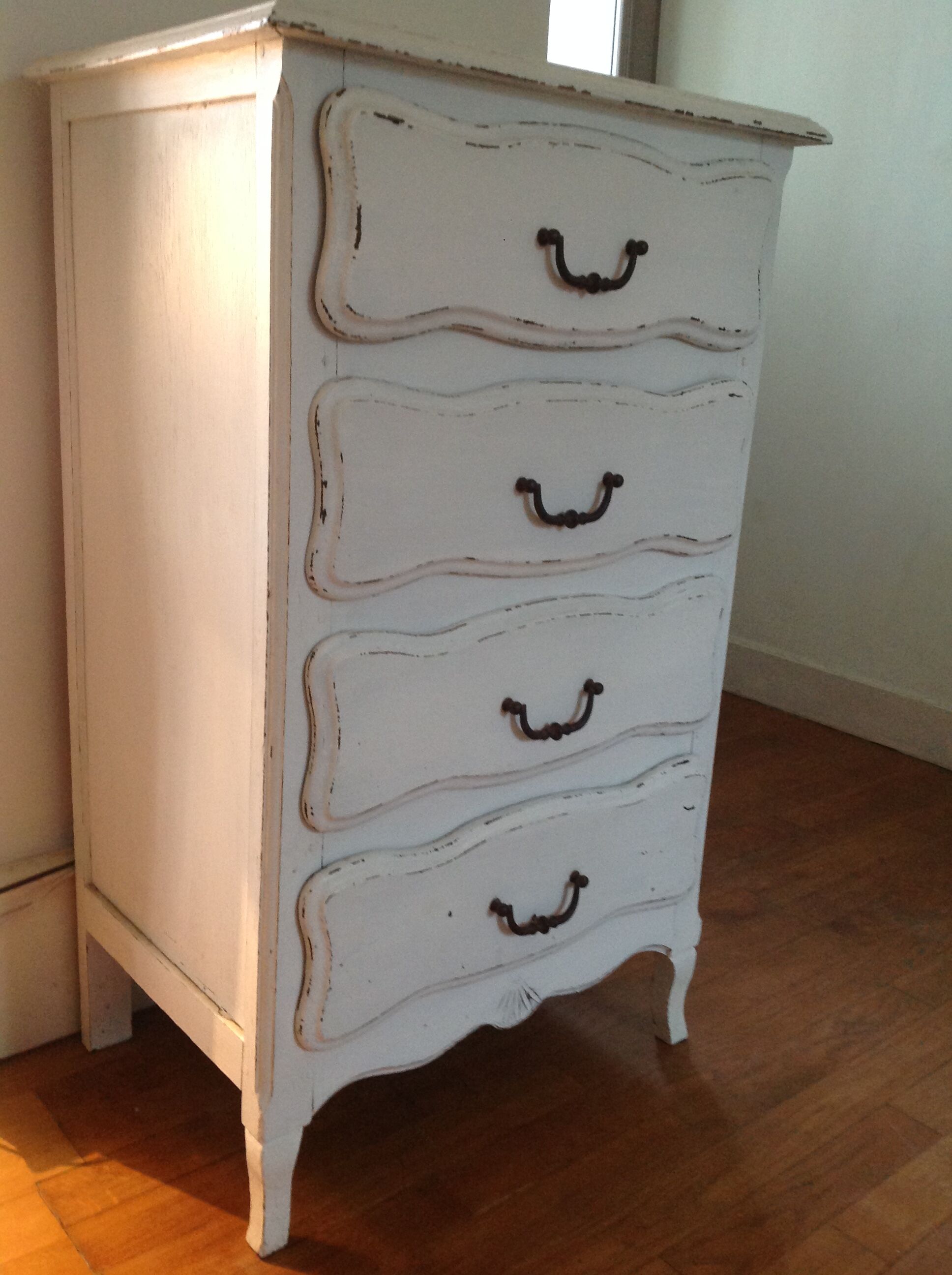 Chiffonnier blanc patiné vintage