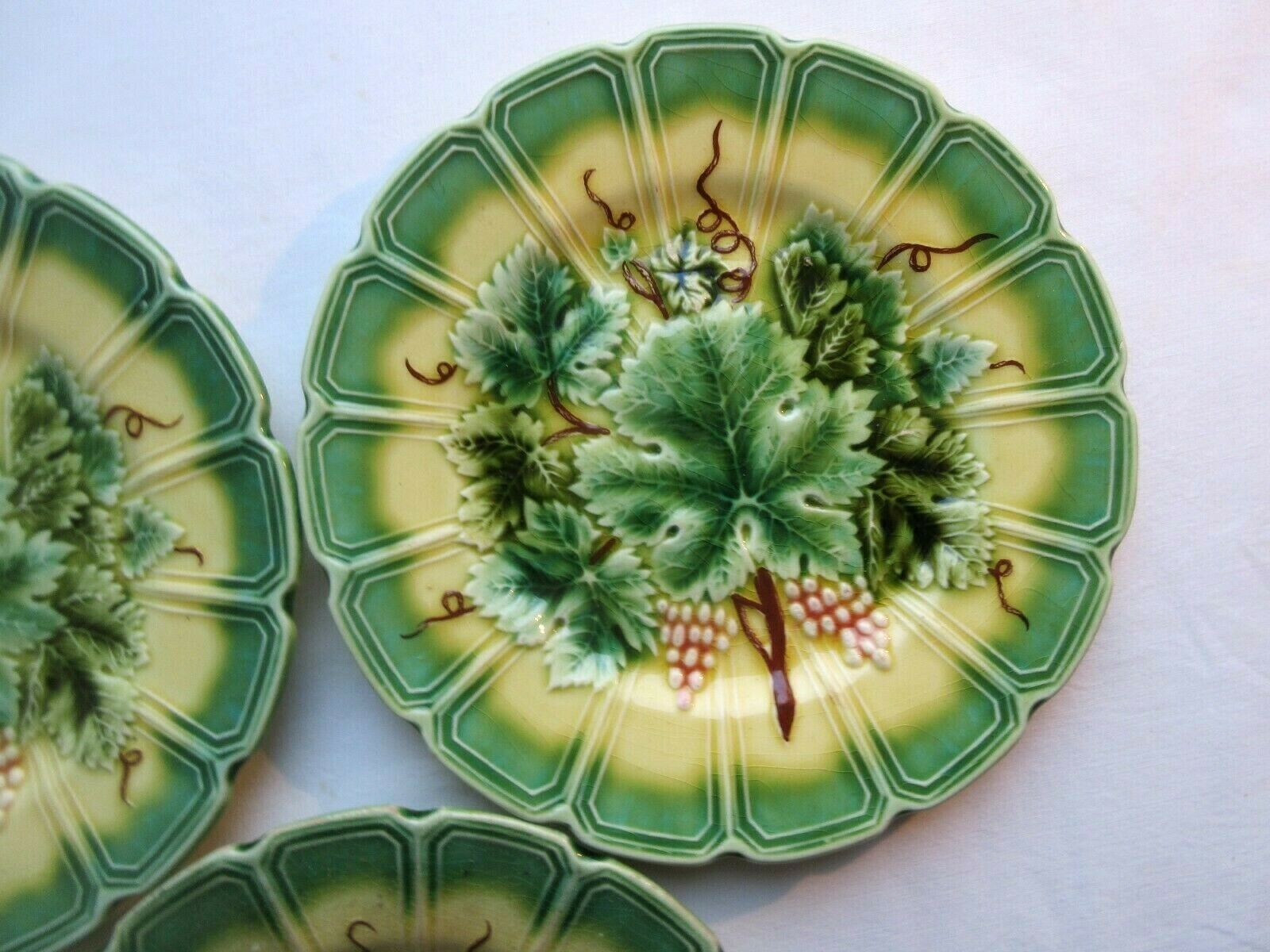 Lot of 3 Art Deco dessert plates in Sarreguemines dabbling: Vine