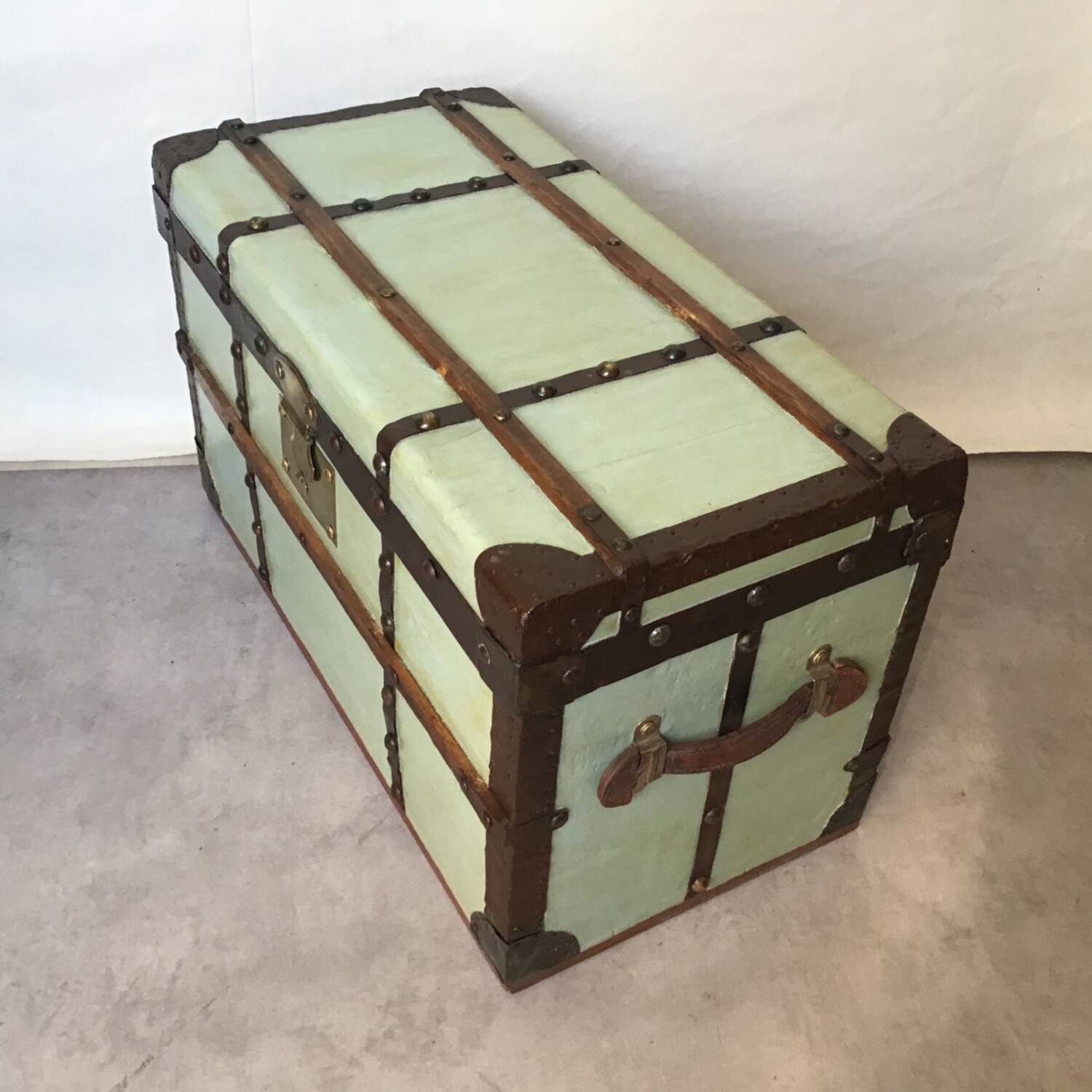 Rare old trunk Small size mail