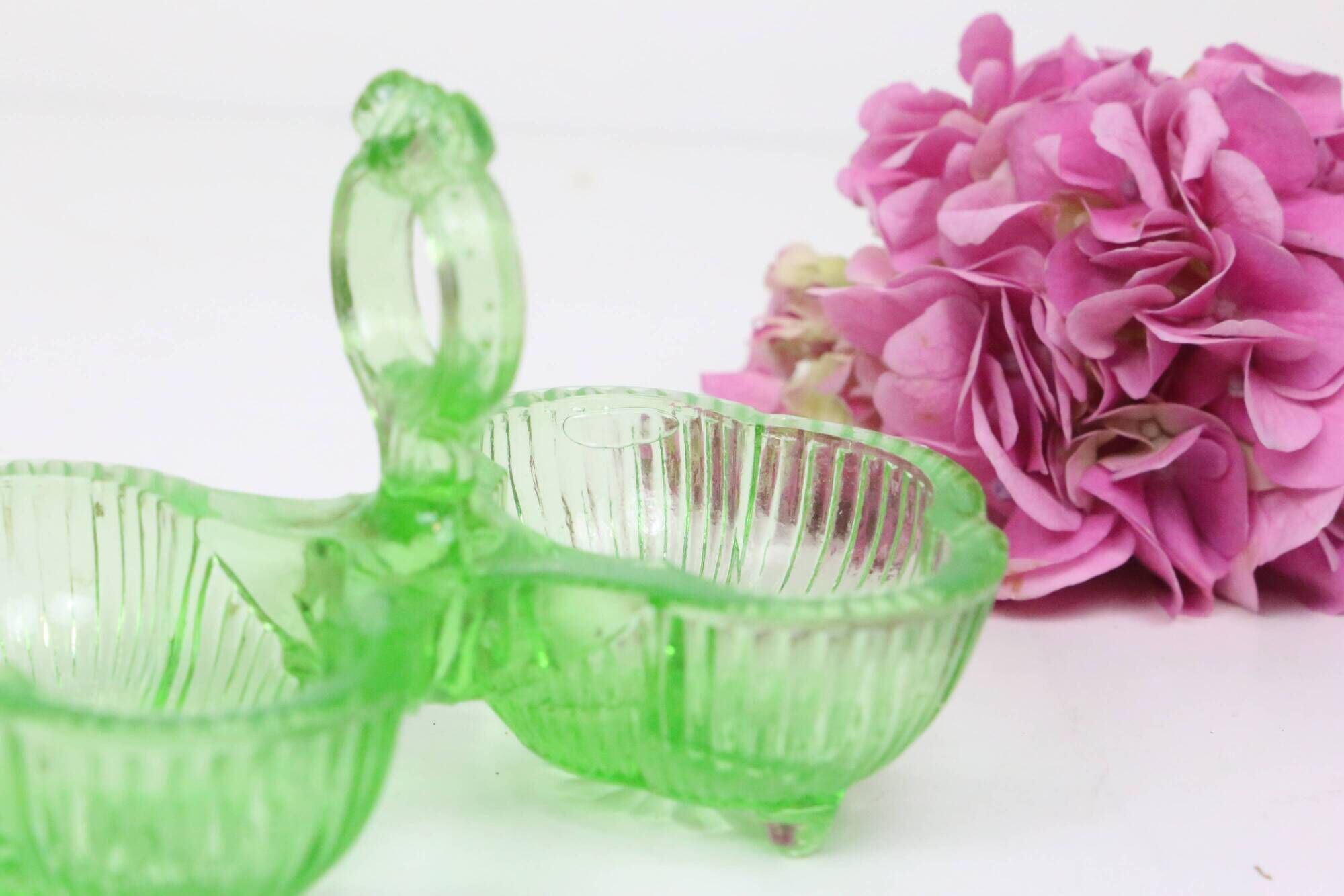 Salt and Pepper Servant in green glass, molded glass, vintage French, authentic